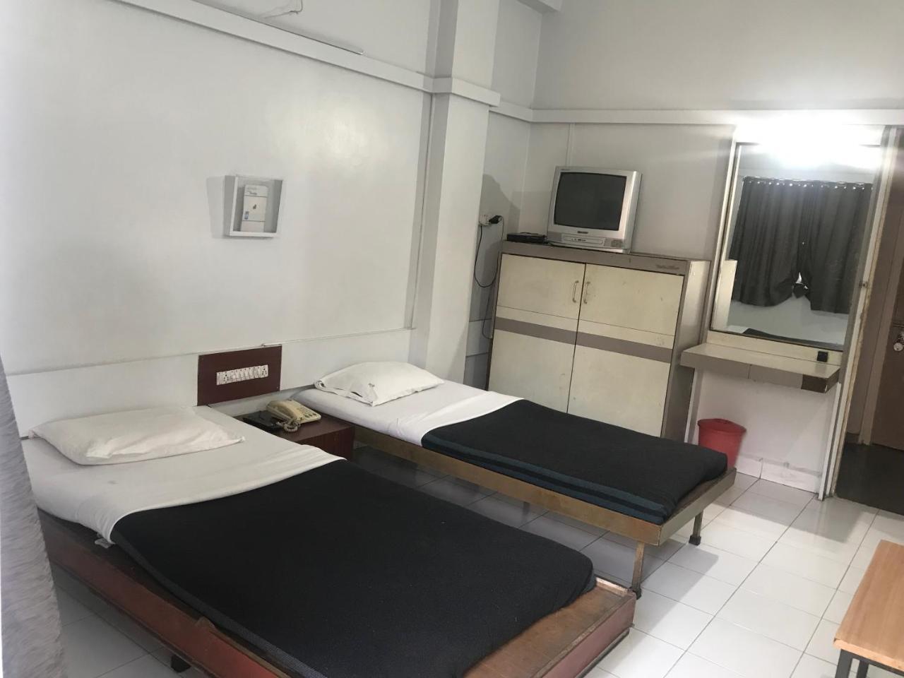 Hotel Maurya Residency à Pune Extérieur photo