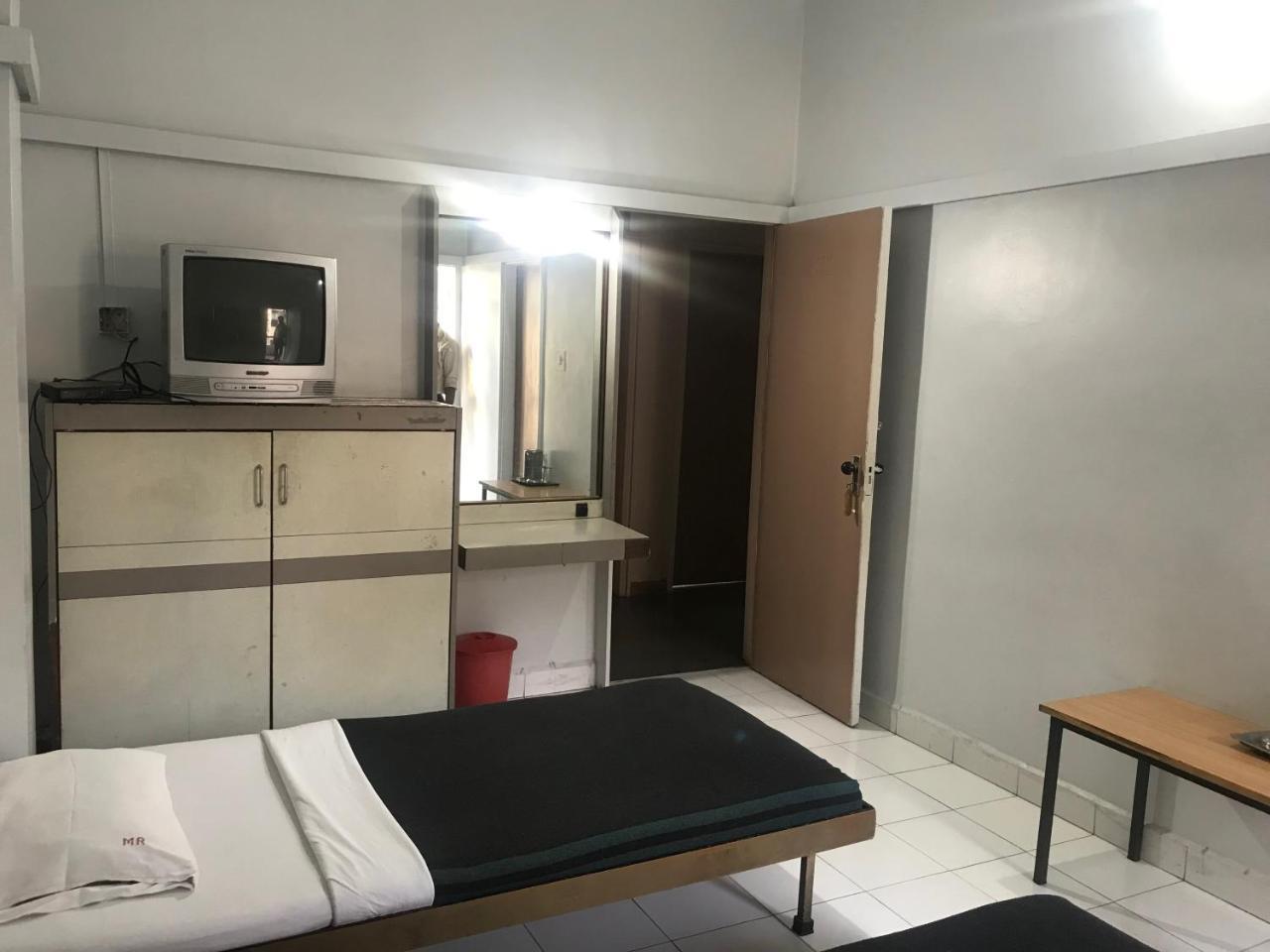Hotel Maurya Residency à Pune Extérieur photo