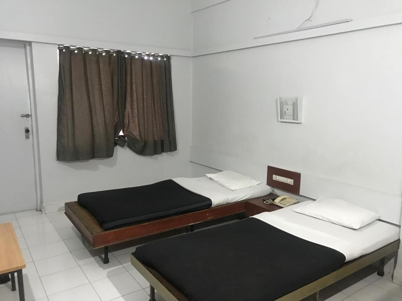 Hotel Maurya Residency à Pune Extérieur photo